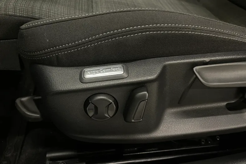 Volkswagen Passat din 2021 cu 50.260 km - oferta VOL171329 - foto 19