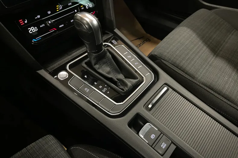 Volkswagen Passat din 2021 cu 50.260 km - oferta VOL171329 - foto 25