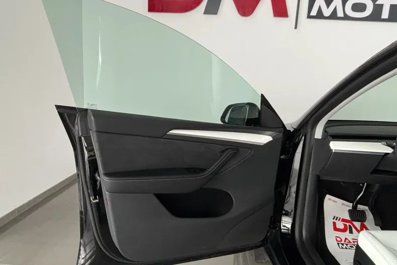 Tesla Model Y din 2024 cu 37.000 km - oferta TES171336 - foto 25