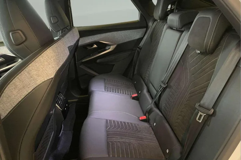 Peugeot 3008 din 2025 cu 3.900 km - oferta PEU171340 - foto 10