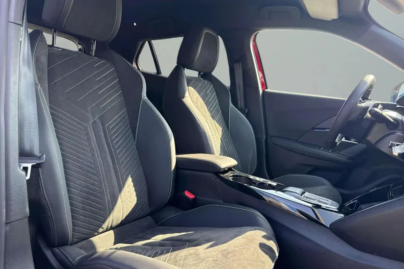 Peugeot 2008 din 2025 cu 4.062 km - oferta PEU171343 - foto 8