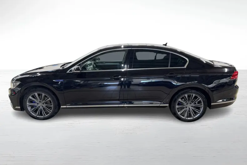 Volkswagen Passat din 2021 cu 69.596 km - oferta VOL171354 - foto 2