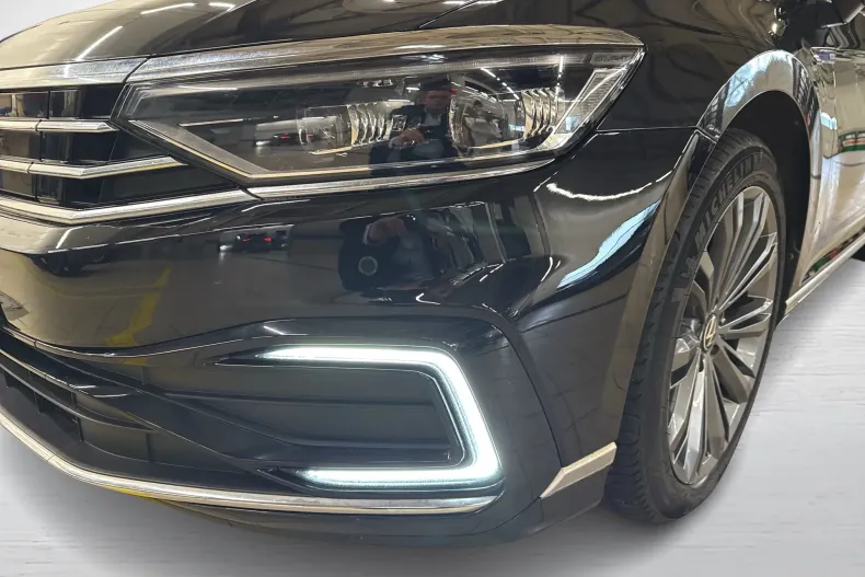 Volkswagen Passat din 2021 cu 69.596 km - oferta VOL171354 - foto 9