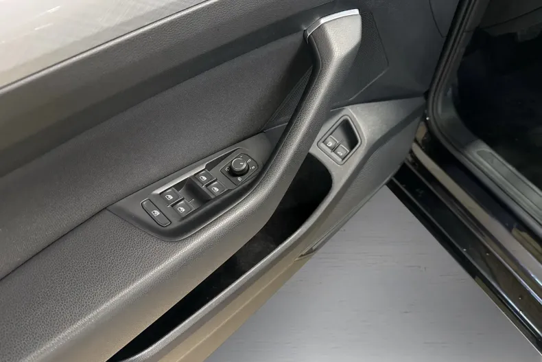 Volkswagen Passat din 2021 cu 69.596 km - oferta VOL171354 - foto 14