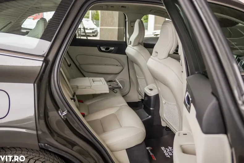 Volvo XC60 din 2020 cu 79.000 km - oferta VOL171355 - foto 31