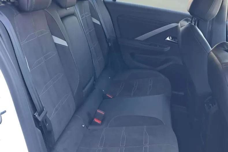 Opel Astra din 2024 cu 10.500 km - oferta OPE171361 - foto 8