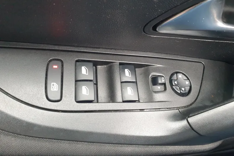 Peugeot 2008 din 2020 cu 50.000 km - oferta PEU171366 - foto 30