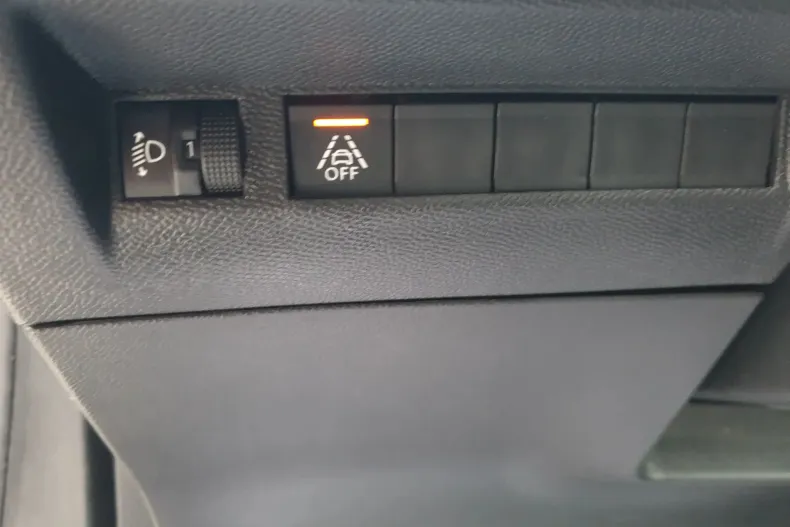 Peugeot 2008 din 2020 cu 50.000 km - oferta PEU171366 - foto 31