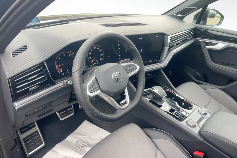 Volkswagen Touareg din 2025 cu 8.977 km - oferta VOL171441 - foto 9