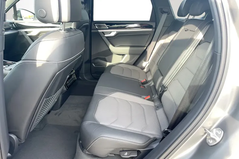 Volkswagen Touareg din 2025 cu 9.250 km - oferta VOL171442 - foto 11