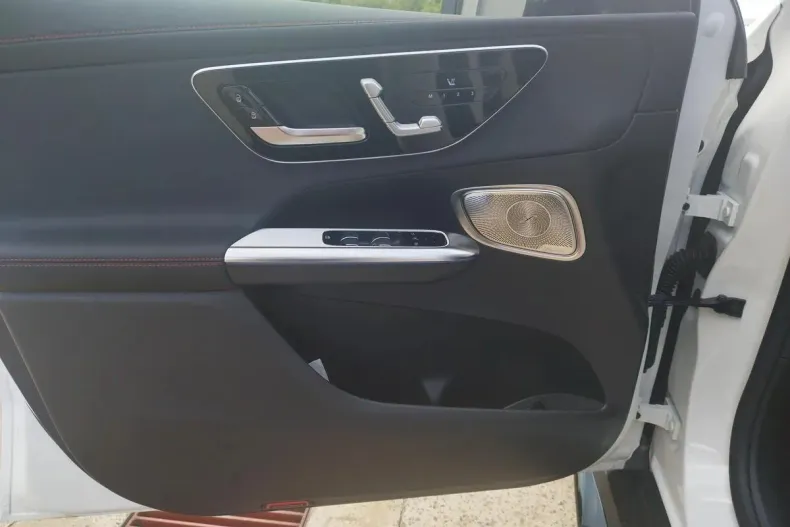 Mercedes-Benz GLC din 2025 cu 5.000 km - oferta MER171462 - foto 10