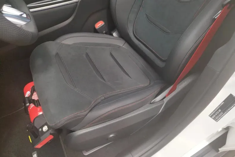 Mercedes-Benz GLC din 2025 cu 5.000 km - oferta MER171462 - foto 12