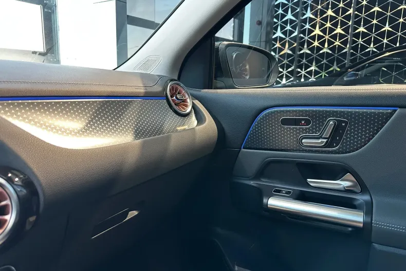 Mercedes-Benz EQA din 2025 cu 7 km - oferta MER171513 - foto 20