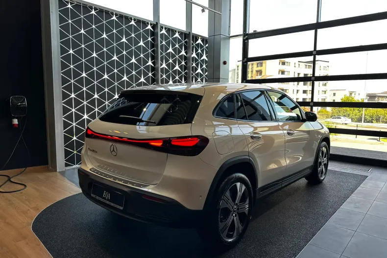 Mercedes-Benz EQA din 2025 cu 7 km - oferta MER171514 - foto 4