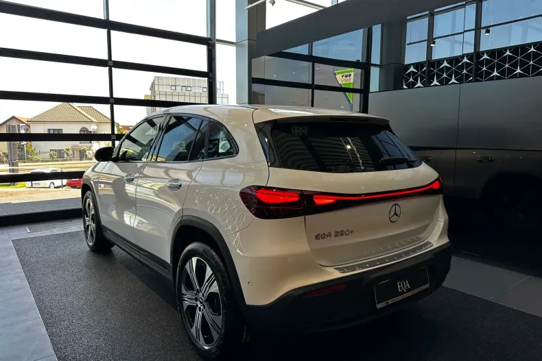 Mercedes-Benz EQA din 2025 cu 7 km - oferta MER171514 - foto 6