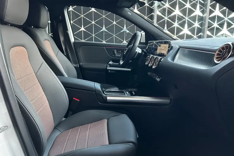 Mercedes-Benz EQA din 2024 cu 5.000 km - oferta MER171521 - foto 15