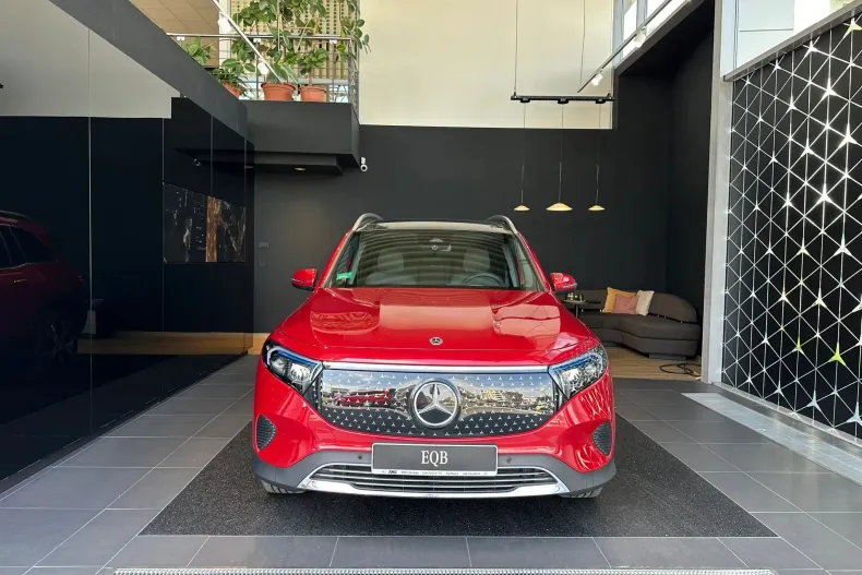 Mercedes-Benz EQB din 2024 cu 5.000 km - oferta MER171522 - foto 1