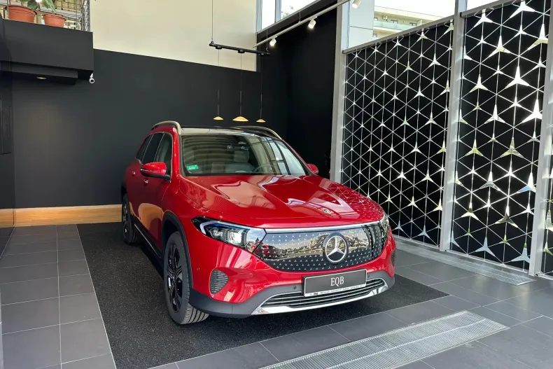 Mercedes-Benz EQB din 2024 cu 5.000 km - oferta MER171522 - foto 2