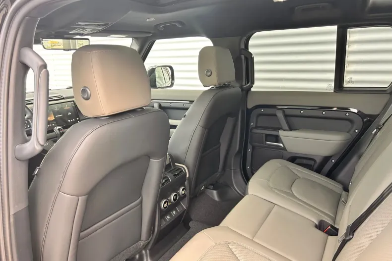 Land Rover Defender din 2025 cu 50 km - oferta LAN171533 - foto 9