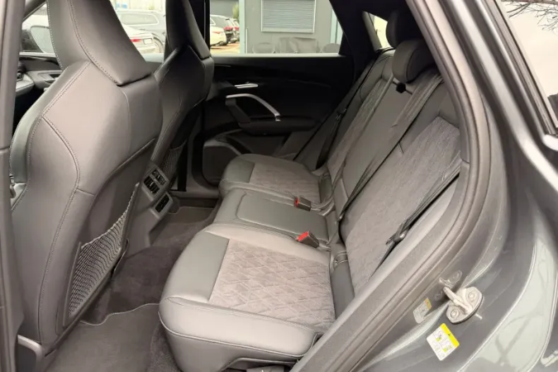 Audi Q5 din 2025 cu 1.500 km - oferta AUD171568 - foto 6