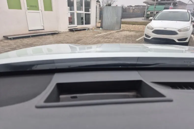 Toyota Camry din 2020 cu 159.500 km - oferta TOY171569 - foto 19