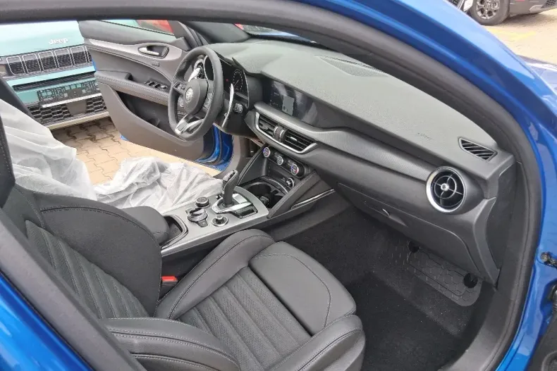 Alfa Romeo Stelvio din 2025 cu 1 km - oferta ALF171591 - foto 9