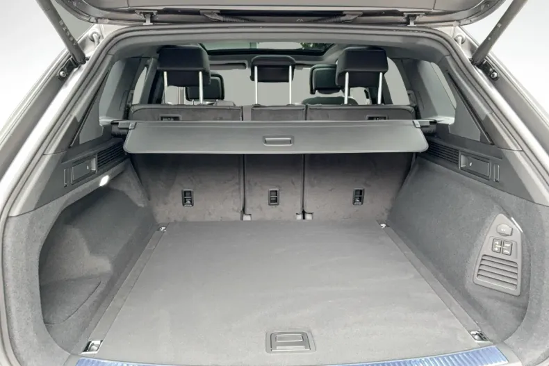 Volkswagen Touareg din 2025 cu 3.000 km - oferta VOL171613 - foto 10