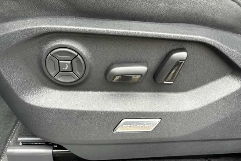 Volkswagen Touareg din 2025 cu 3.000 km - oferta VOL171613 - foto 13