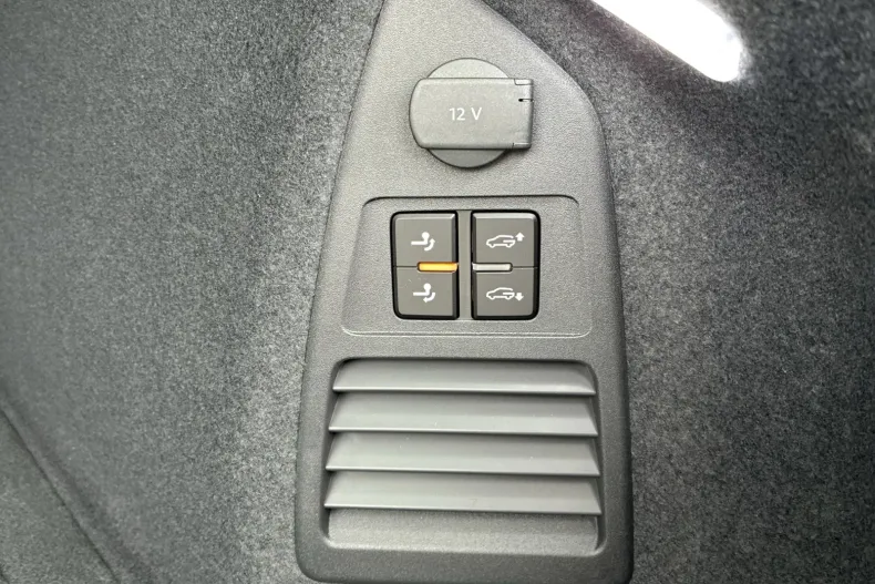 Volkswagen Touareg din 2025 cu 3.000 km - oferta VOL171613 - foto 15