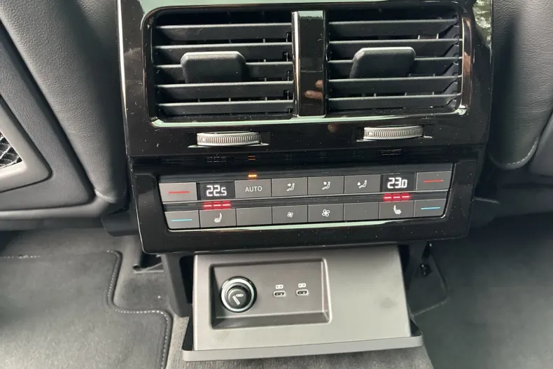 Volkswagen Touareg din 2025 cu 3.000 km - oferta VOL171613 - foto 16