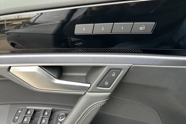 Volkswagen Touareg din 2025 cu 3.000 km - oferta VOL171613 - foto 18