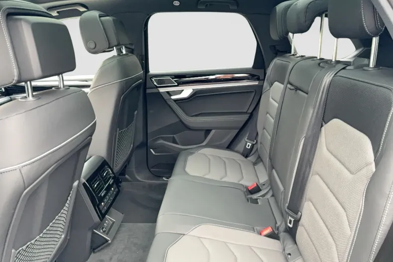 Volkswagen Touareg din 2025 cu 3.000 km - oferta VOL171613 - foto 23