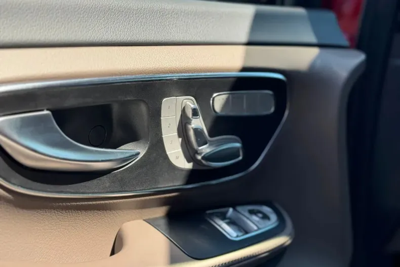 Mercedes-Benz V din 2024 cu 10.107 km - oferta MER171647 - foto 11