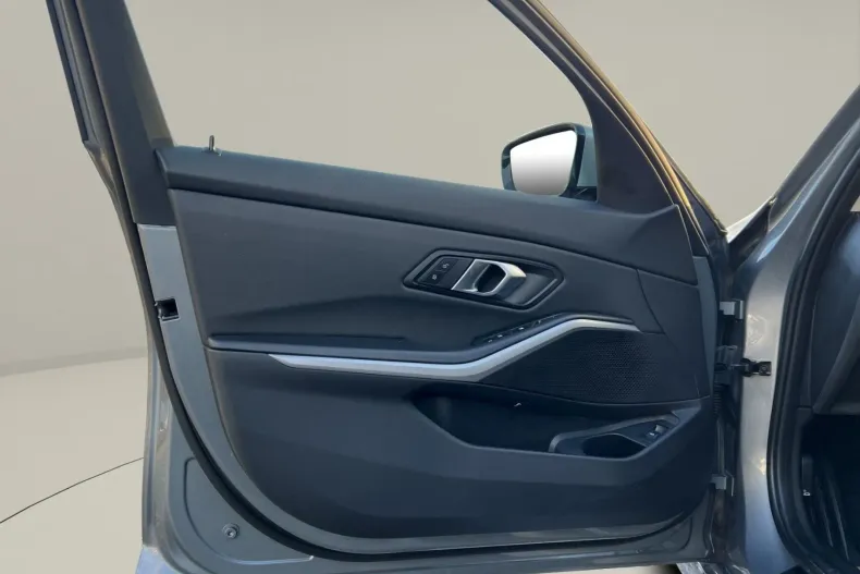 BMW Seria 3 din 2022 cu 131.044 km - oferta BMW171651 - foto 16