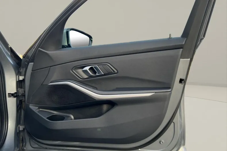 BMW Seria 3 din 2022 cu 131.044 km - oferta BMW171651 - foto 18