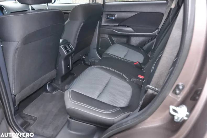 Mitsubishi Outlander din 2020 cu 177.250 km - oferta MIT171654 - foto 9