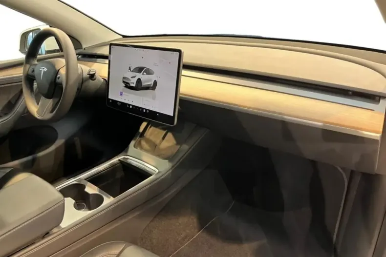 Tesla Model Y din 2023 cu 40.988 km - oferta TES171682 - foto 3