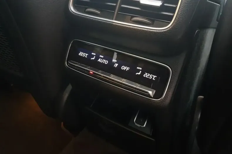 Mercedes-Benz GLE 400 din 2023 cu 49.900 km - oferta MER171716 - foto 19