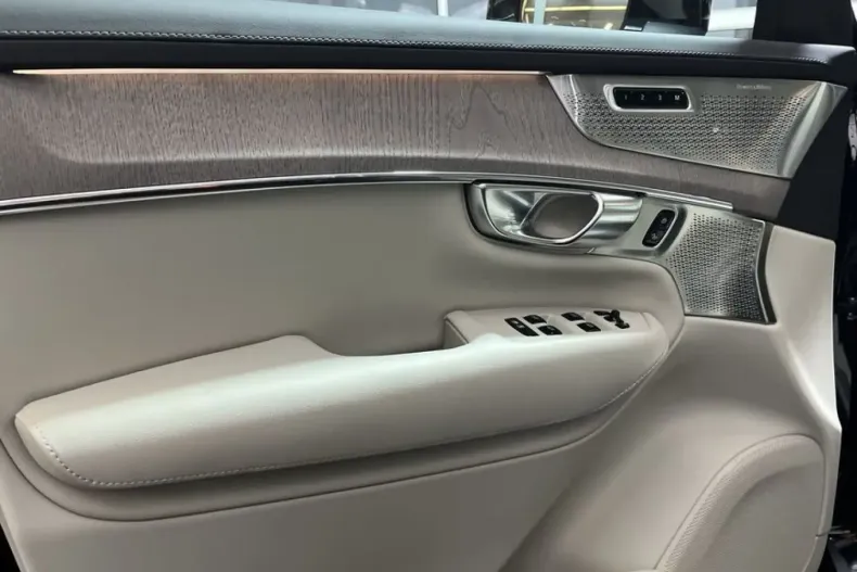 Volvo XC90 din 2025 cu 19.672 km - oferta VOL171740 - foto 14