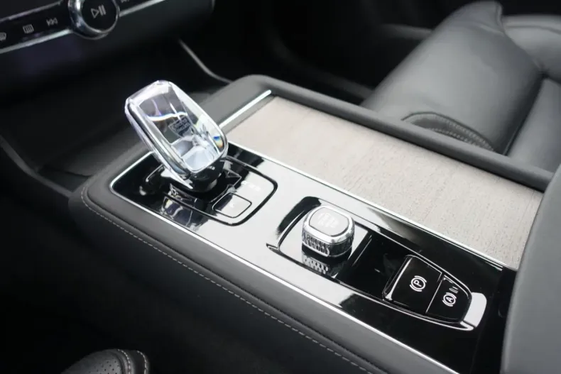 Volvo XC90 din 2025 cu 23.999 km - oferta VOL171742 - foto 13