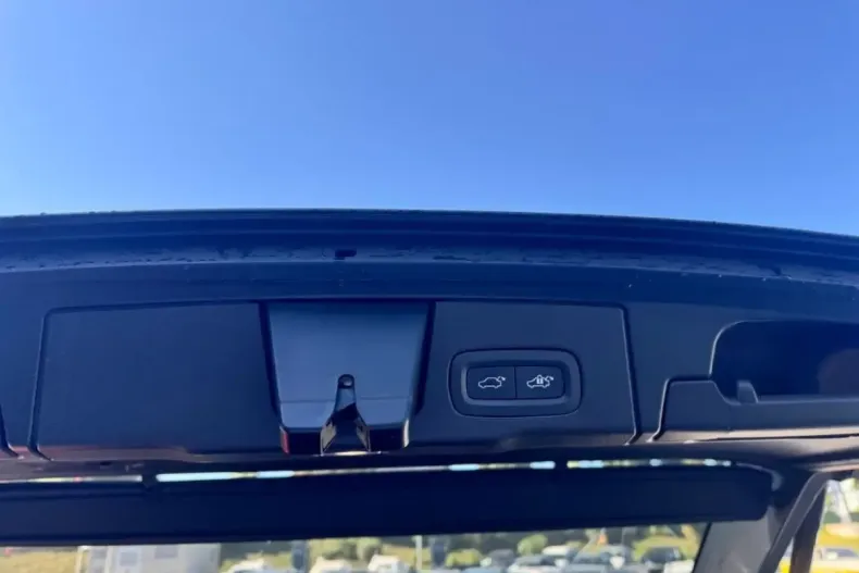 Volvo XC60 din 2021 cu 75.350 km - oferta VOL171746 - foto 9