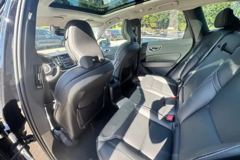 Volvo XC60 din 2021 cu 75.350 km - oferta VOL171746 - foto 12