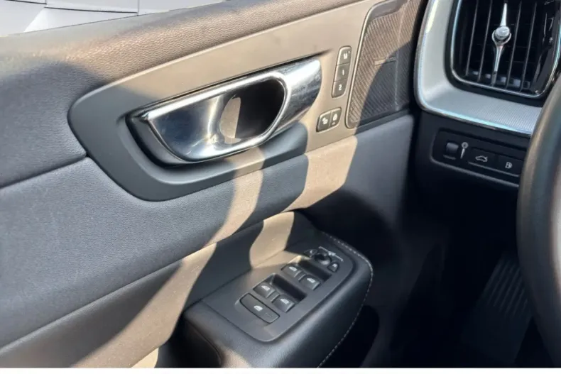 Volvo XC60 din 2022 cu 72.399 km - oferta VOL171747 - foto 12