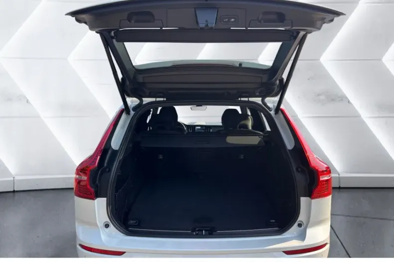 Volvo XC60 din 2022 cu 72.399 km - oferta VOL171747 - foto 13