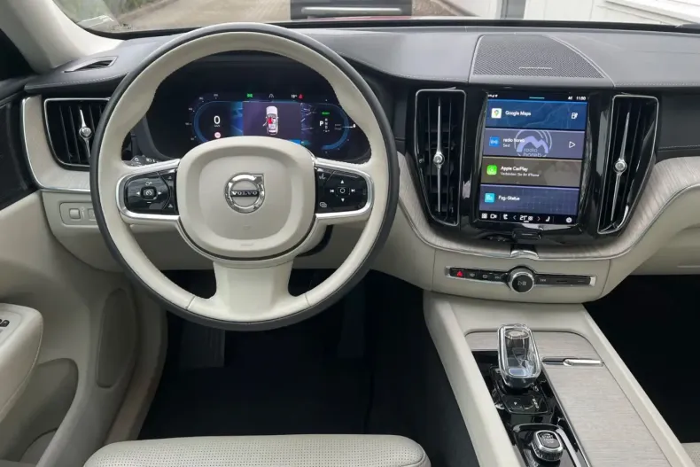 Volvo XC60 din 2021 cu 62.485 km - oferta VOL171753 - foto 1