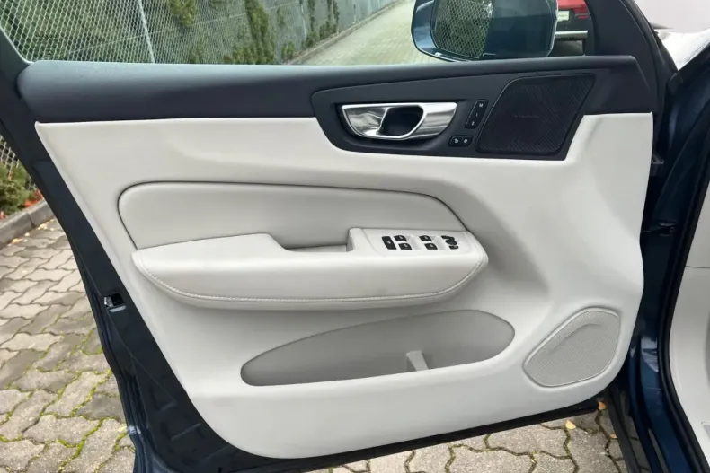 Volvo XC60 din 2021 cu 62.485 km - oferta VOL171753 - foto 11