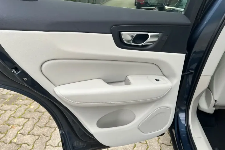 Volvo XC60 din 2021 cu 62.485 km - oferta VOL171753 - foto 13