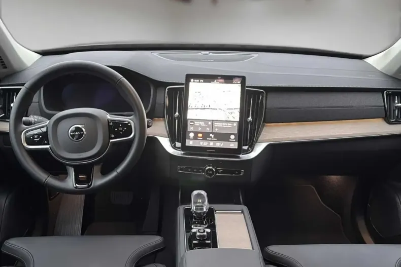 Volvo XC90 din 2025 cu 24.500 km - oferta VOL171760 - foto 6