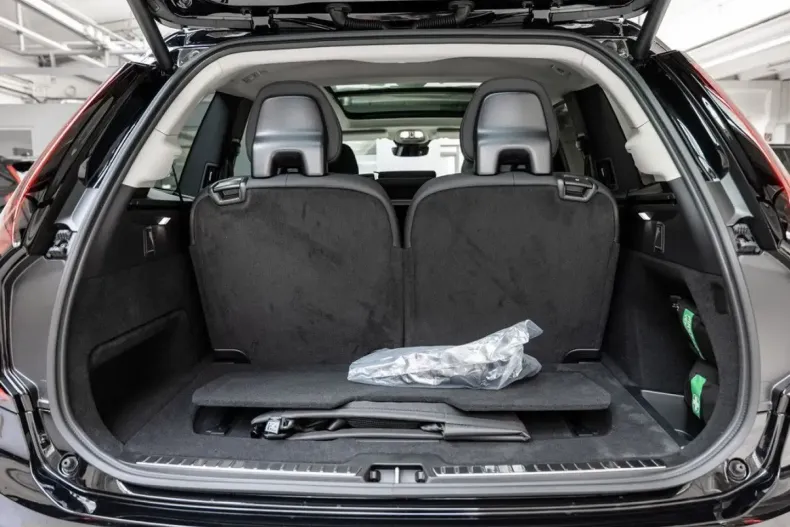 Volvo XC90 din 2025 cu 25.000 km - oferta VOL171763 - foto 8