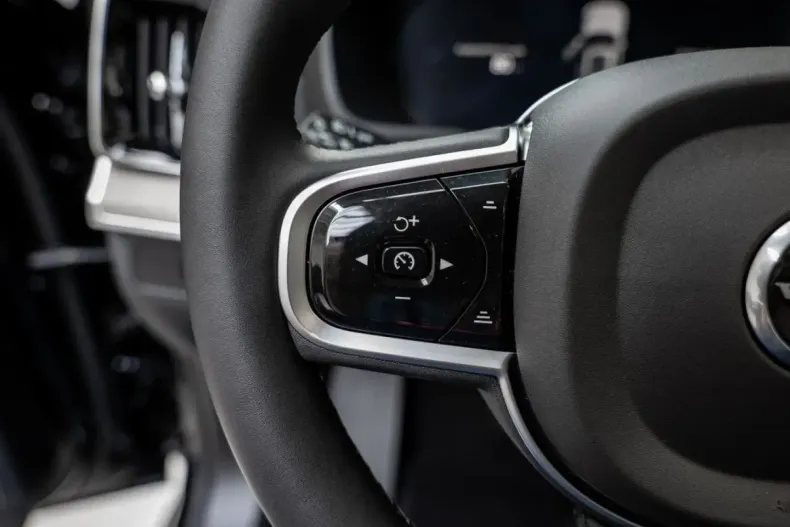 Volvo XC90 din 2025 cu 25.000 km - oferta VOL171763 - foto 17